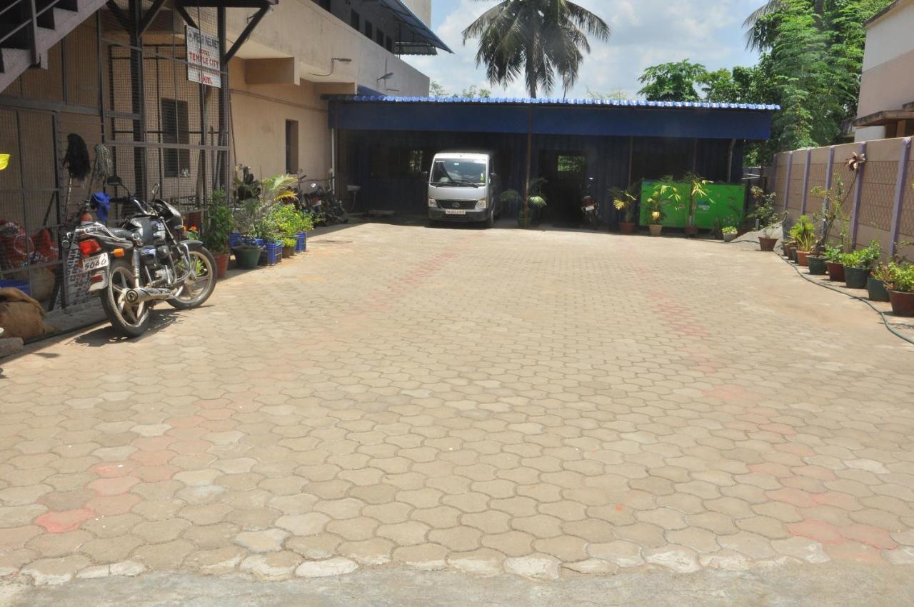 Hotel Temple City Papanasam Exteriér fotografie